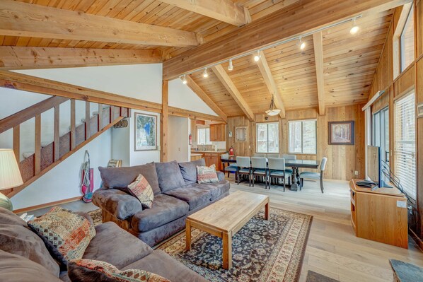 TV, fireplace, DVD player, offices