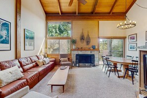 TV, fireplace, DVD player, offices - Great condo with a full kitchen & Northstar amenities - close to skiing (NorthStar-Truckee)