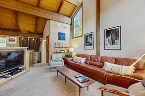 TV, fireplace, DVD player, offices - Great condo with a full kitchen & Northstar amenities - close to skiing (NorthStar-Truckee)