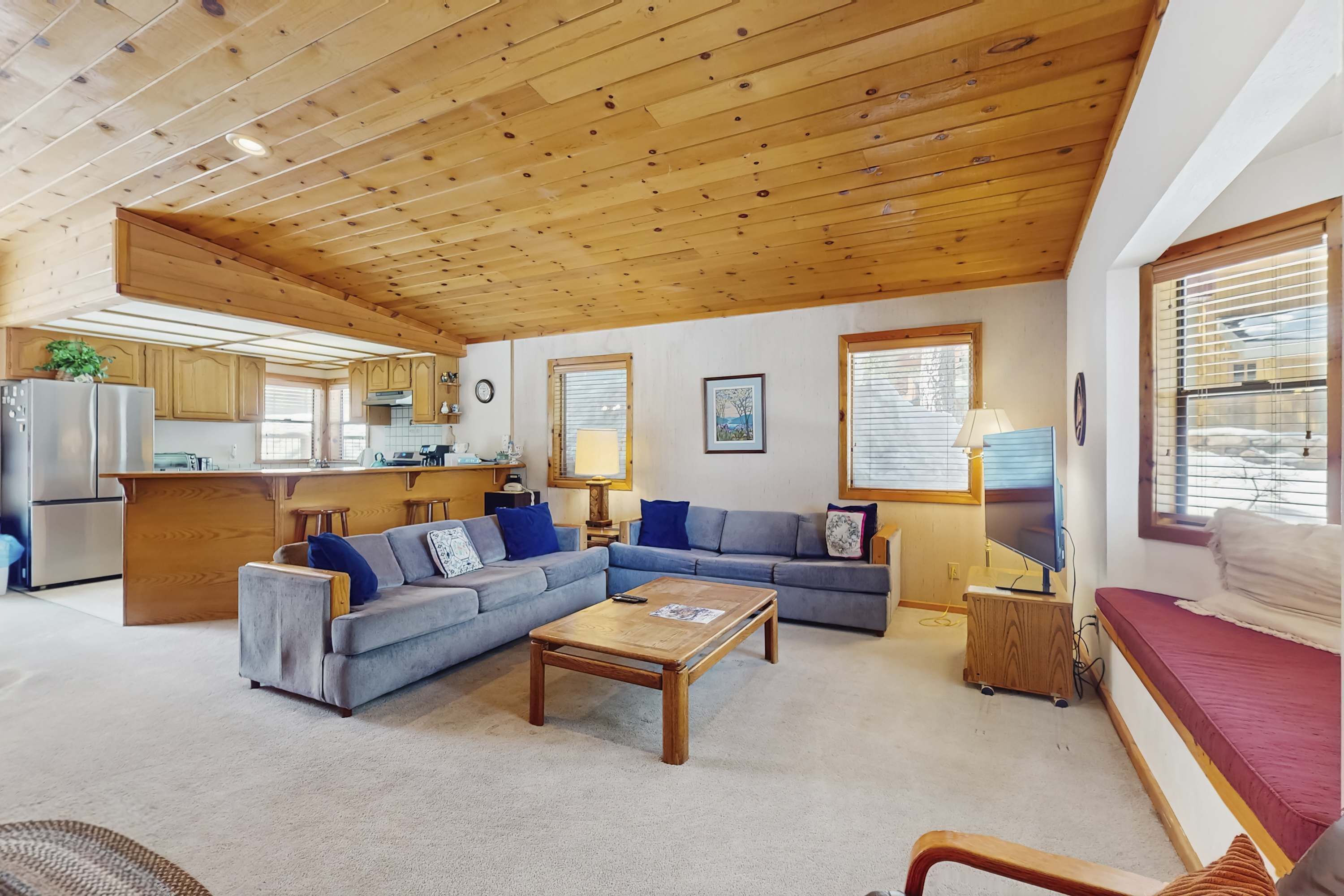 TV, fireplace, DVD player, offices
