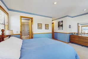 Iron/ironing board, WiFi - Family-friendly home w/shared pool, hot tub & access to Tahoe/Donner amenities (Truckee)