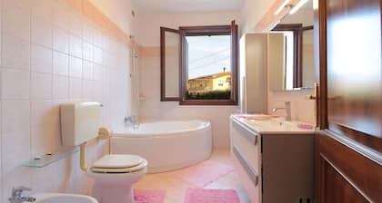 Wunderbares alleinstehendes Ferienhaus mit Klimaanlage, W-LAN, Innenhof und Haustiere erlaubt