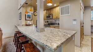 Private kitchen - Lofted gem w full kitchen, free WiFi, patio, shared pool and hot tub (South Lake Tahoe)