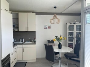Private kitchen - Apartment 'Moewennest' with Balcony and Wi-Fi (Heiligenhafen)