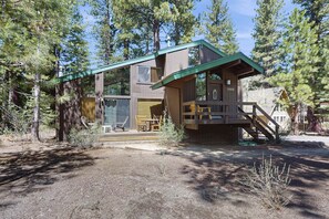 Children’s area - Spacious Donner Lake Retreat – Perfect for Families & Groups ️ (Truckee)