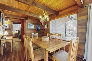 Dining - Spacious Donner Lake Retreat – Perfect for Families & Groups ️ (Truckee)