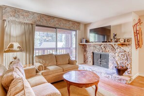 TV, fireplace, stereo, offices - Perfect Tahoe condo near town & the lake with private patio, free WiFi, & more (Incline Village)