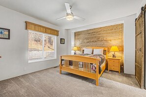 3 bedrooms, iron/ironing board, free WiFi, bed sheets