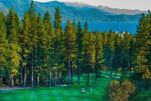Golf - Family-friendly, three-story townhouse with a furnished deck - close to the lake (Incline Village)