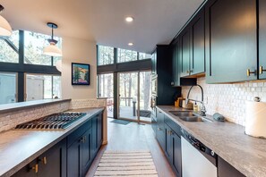 Fridge, microwave, oven, stovetop - Family-friendly, three-story townhouse with a furnished deck - close to the lake (Incline Village)