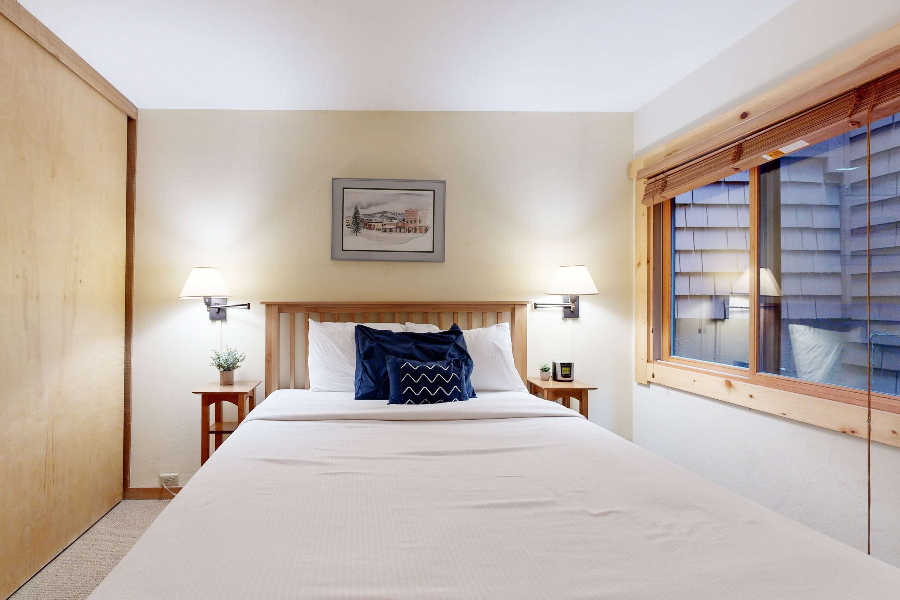 Iron/ironing board, WiFi, bed sheets