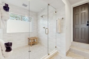 Interior - Expansive Tahoe home with hot tub, deck, sauna, game room and washer&dryer (Truckee)