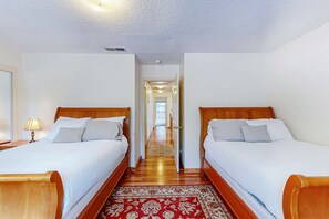 Iron/ironing board, WiFi, bed sheets - Updated Retreat with Game Room, Pool Table & Foosball (South Lake Tahoe)