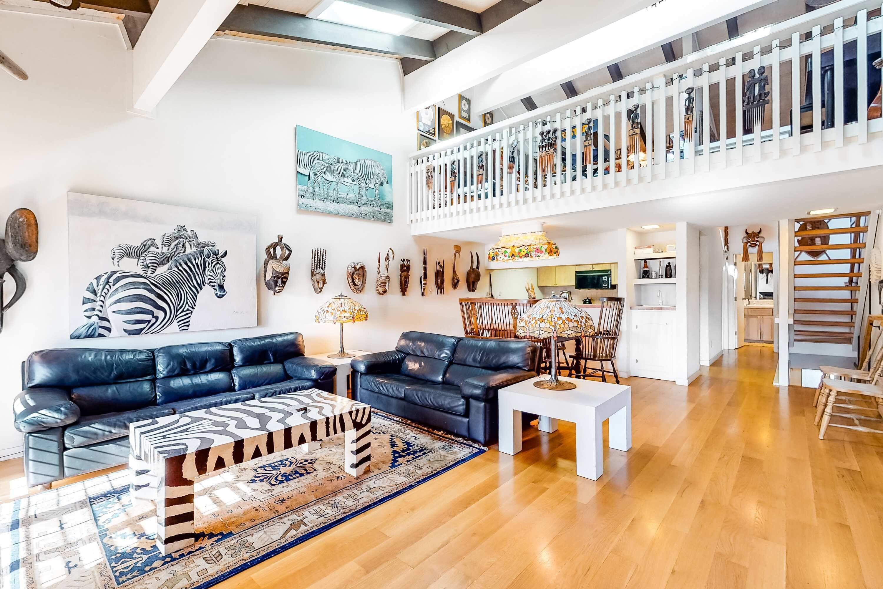 Unique Condo With Wifi, Gas Fireplace, 2 Balconies, Shared Pool, Deck, Private W&d - Carson City, NV
