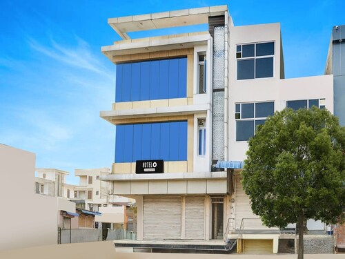 Deluxe Hotel Chinar