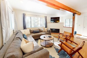 Fernseher, Kamin, Arbeitsbereiche