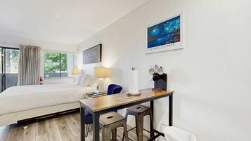 Iron/ironing board, WiFi, bed sheets, wheelchair access