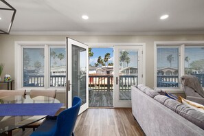 Interior - Scallop Waterfront Cottage @ LIV `Gateway to Mars` (Port Isabel)