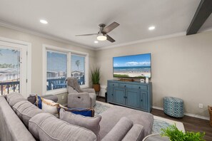 TV - Scallop Waterfront Cottage @ LIV `Gateway to Mars` (Port Isabel)