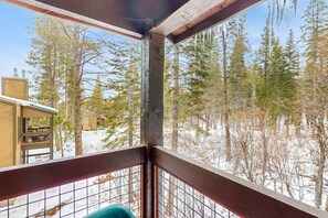 Property grounds - 3BR Townhome in Northstar - Shuttle to slopes (Northstar - Truckee)