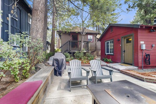 Sleek Bungalow with Hot Tub | 3 Blocks to Heavenly Gondola, 12 Mins to Beach