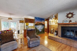 TV, fireplace, DVD player, offices - Dog-Friendly Tahoe City House Near Hiking and Skiing - Walk to Lake (Tahoe City)