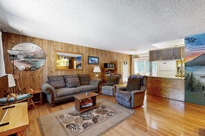 TV, fireplace, DVD player, offices - Dog-Friendly Tahoe City House Near Hiking and Skiing - Walk to Lake (Tahoe City)