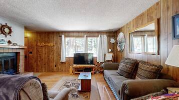 TV, fireplace, DVD player, offices