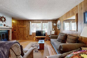 TV, fireplace, DVD player, offices