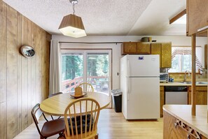 Fridge, microwave, oven, stovetop - Dog-Friendly Tahoe City House Near Hiking and Skiing - Walk to Lake (Tahoe City)