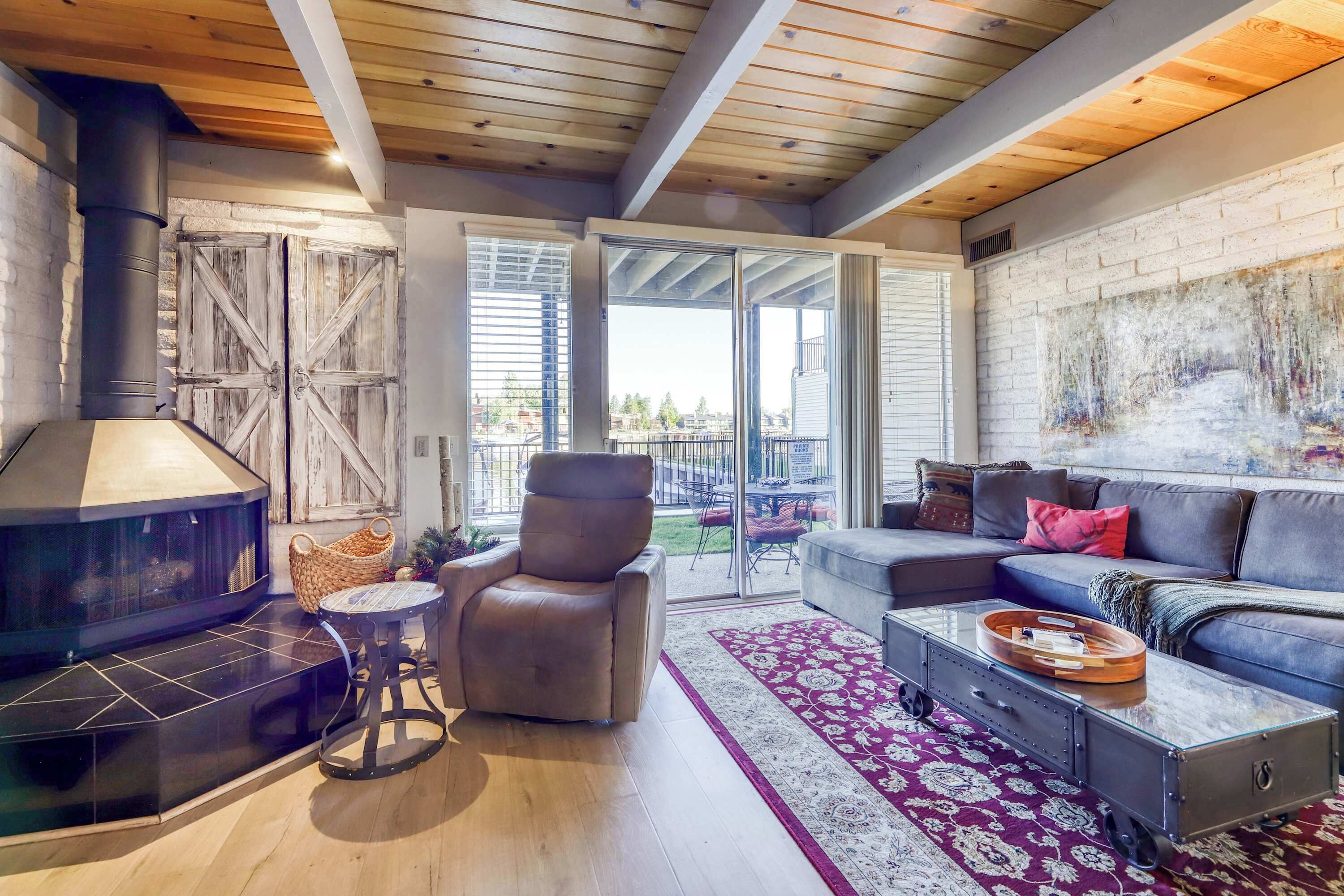 TV, fireplace, offices