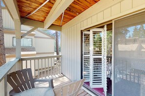 Terrace/patio - Kingwood Village Condo with Sparkling Pool Near Beach & Northstar (Kings Beach)