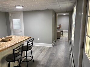 Dining - Spacious Comfy 1-Bedroom Apt ~ Dover / Portsmouth ~ Free Wine ~ AC / Heat (Dover)