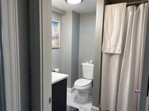 Bathroom - Spacious Comfy 1-Bedroom Apt ~ Dover / Portsmouth ~ Free Wine ~ AC / Heat (Dover)