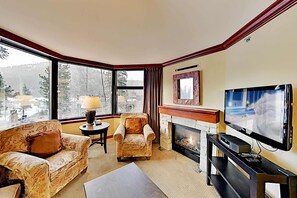 TV, DVD player - Ski-in-ski-out Everline Resort & Spa - two adjacent units (Olympic Valley)