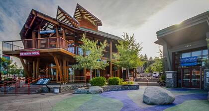 Spacious townhouse with shared hot tub & pool sleeps 6