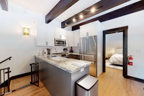 Fridge, microwave, oven, stovetop - Tahoe-Modern Condo with High-Speed WiFi, Fireplace, & W/D (Incline Village)