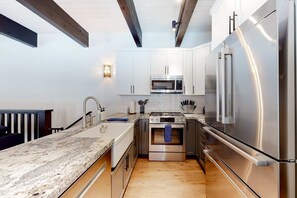 Fridge, microwave, oven, stovetop - Tahoe-Modern Condo with High-Speed WiFi, Fireplace, & W/D (Incline Village)