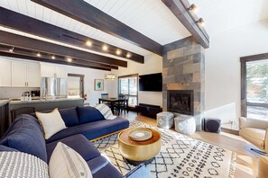 TV, fireplace, stereo, offices - Tahoe-Modern Condo with High-Speed WiFi, Fireplace, & W/D (Incline Village)