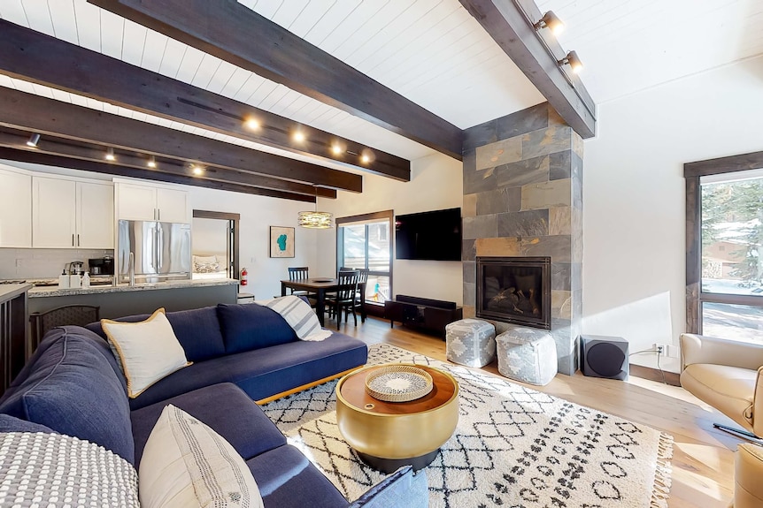 Tahoe-modern Condo With High-speed Wifi, Fireplace, & W/d - Carson City, NV