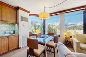 Dining - Resort at Squaw Creek corner unit with sweeping valley views (Olympic Valley)