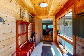 Sauna - Hot Tub & Backyard - Walk 2 Blocks to Lake & Restaurants (Kings Beach)