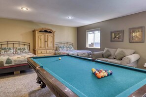 Iron/ironing board, WiFi, bed sheets - Gentian Family Retreat (South Lake Tahoe)