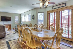 Dining - Gentian Family Retreat (South Lake Tahoe)