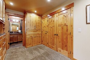 Interior - private hot tub & fenced yard - walk to beach (Tahoma)
