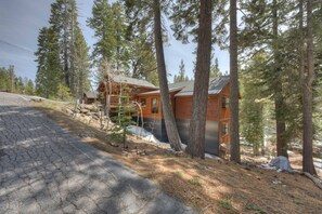 Exterior - Spacious home with private hot tub & game room - near skiing, hiking, biking (Truckee)