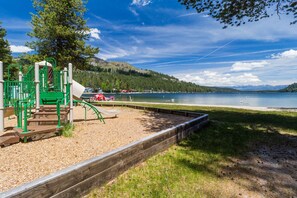 Children’s area - Spacious home with private hot tub & game room - near skiing, hiking, biking (Truckee)