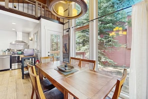 Dining - Remodeled all-season condo with fireplace (Truckee)
