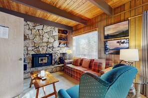 TV, fireplace, DVD player, offices - Mountain Getaway - Great Access to Page Meadows, Hiking, Biking, & Skiing (Tahoe City)