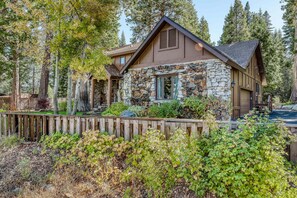Exterior - Family-friendly home with a beautiful yard & deck - close to the lake & ski slopes (Homewood)